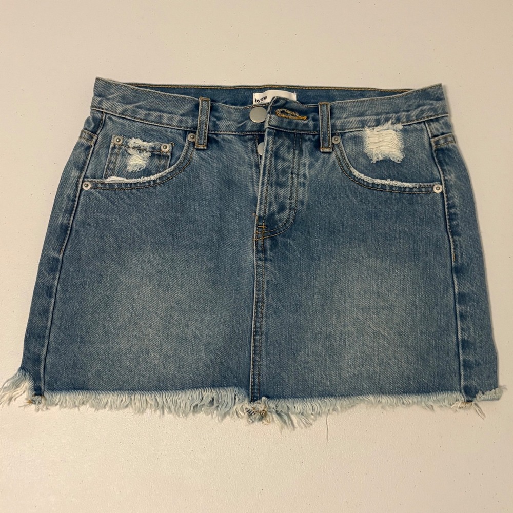 By The Way Distressed Denim Mini Skirt Raw Hem Medium Wash Blue Jean c5